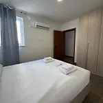 Penthouse Bliss Bright Stylish - By Hostmt Apartman *