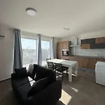 Penthouse Bliss Bright Stylish - By Hostmt *