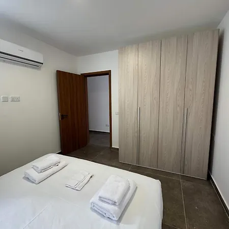 Penthouse Bliss Bright Stylish - By Hostmt Ta' Penza