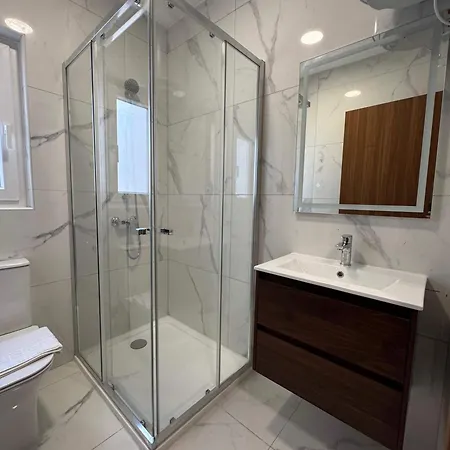 Penthouse Bliss Bright Stylish - By Hostmt Lejlighed