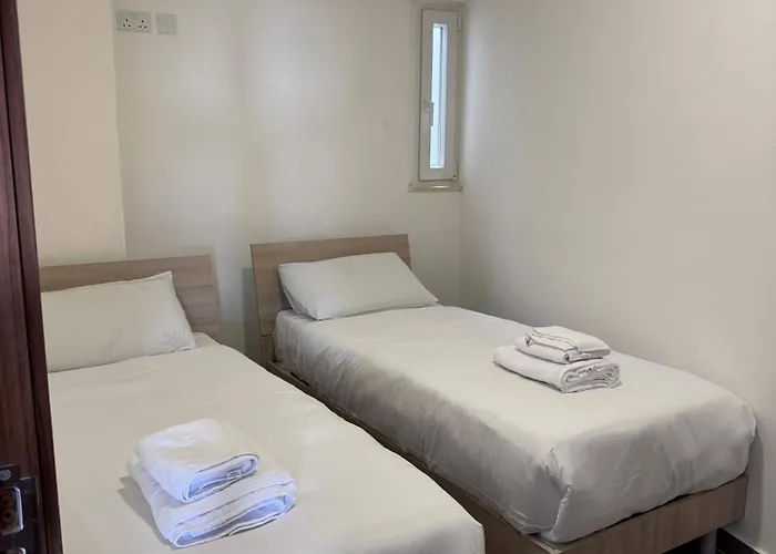 Penthouse Bliss Bright Stylish - By Hostmt アパート