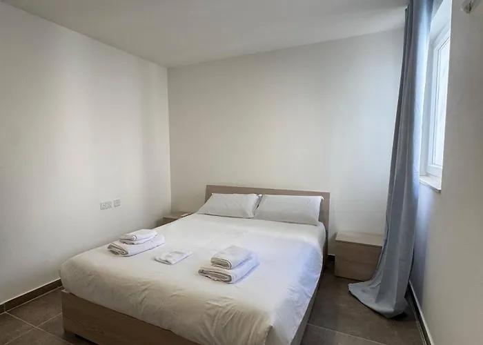 Penthouse Bliss Bright Stylish - By Hostmt * Ta' Penza